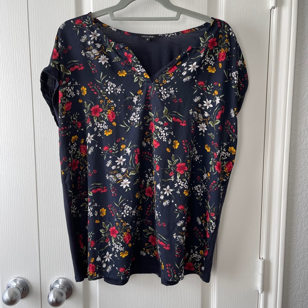 Paper moon 1x navy blouse with floral design